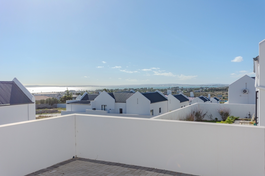 2 Bedroom Property for Sale in Middedorp Western Cape